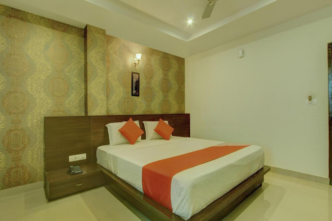 Capital O Hotel Samanvi International Belur  Zewnętrze zdjęcie