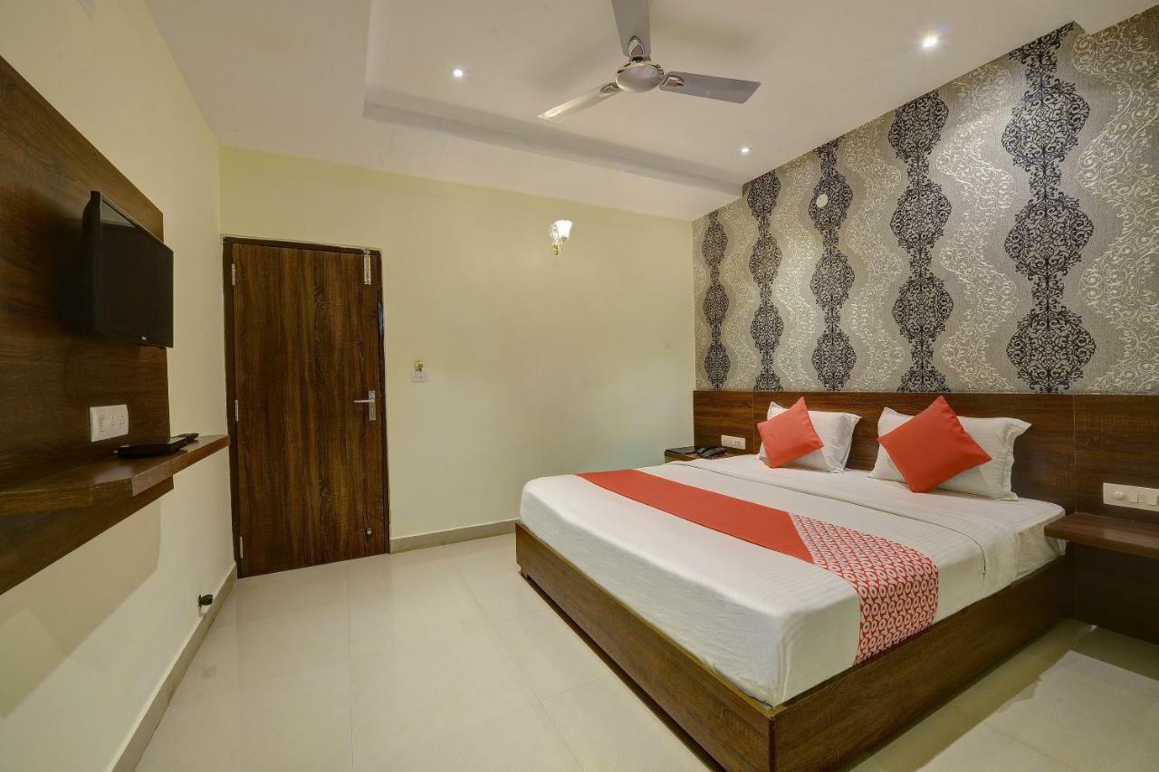 Capital O Hotel Samanvi International Belur  Zewnętrze zdjęcie