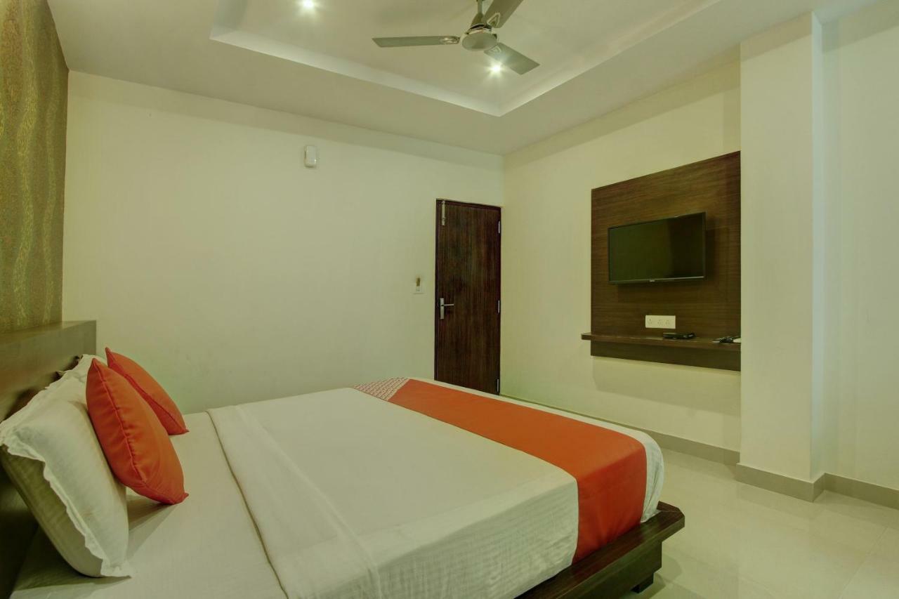 Capital O Hotel Samanvi International Belur  Zewnętrze zdjęcie